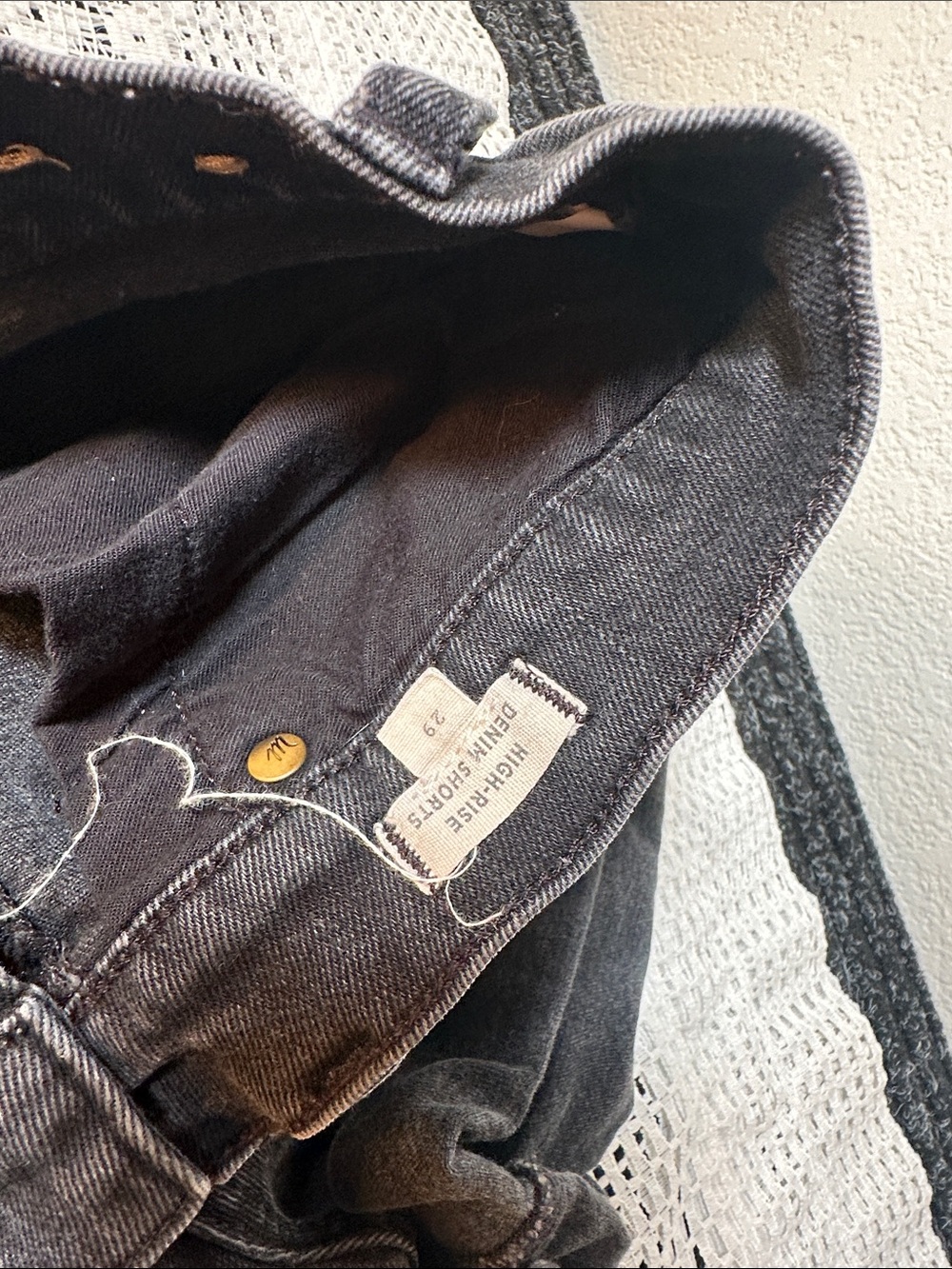 Madewell Women's High-Rise Black Denim Shorts - Picture 4 of 4